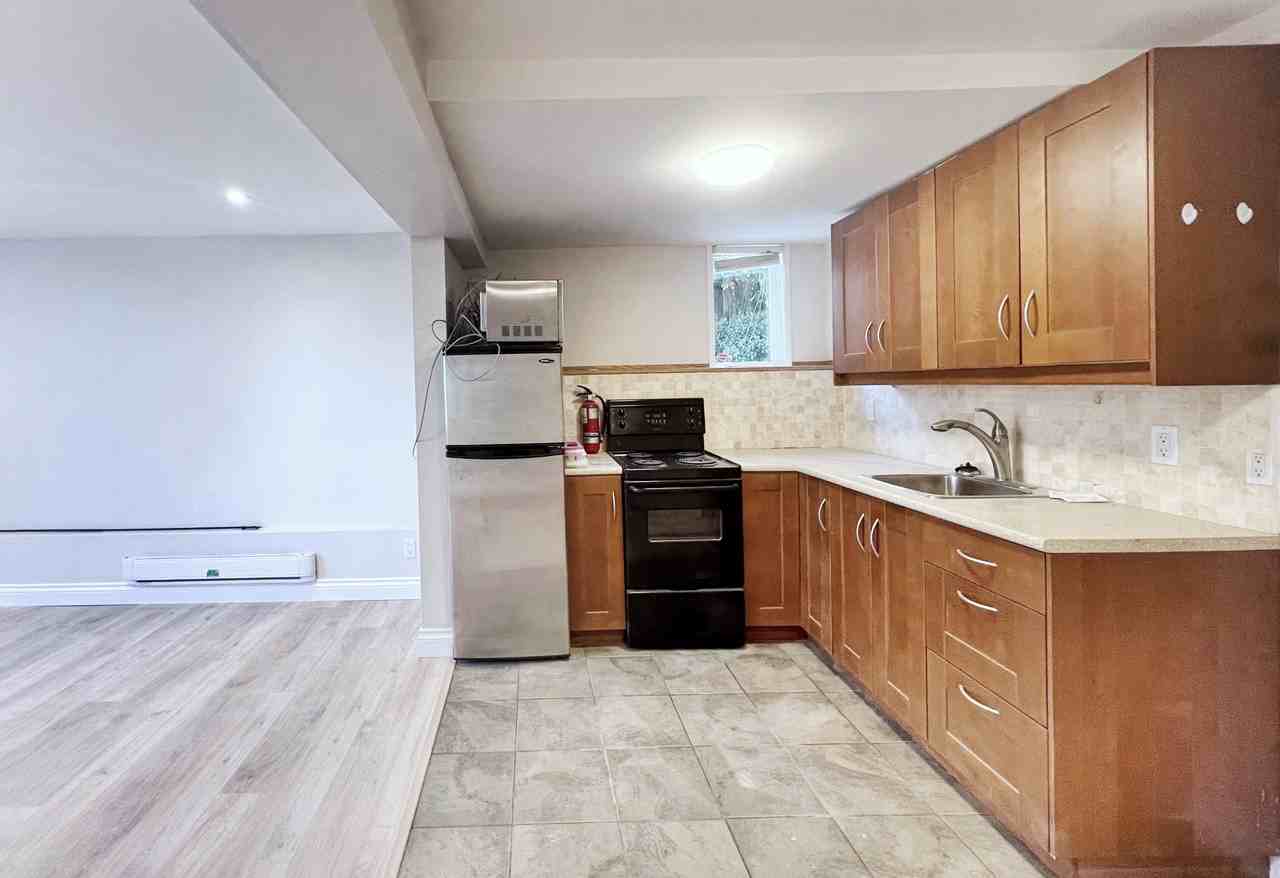 310 E St James Rd - Photo 3 of 10