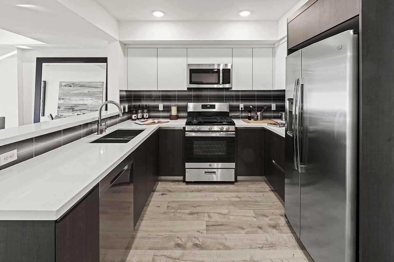 PREMIER WESTWOOD - Photo 5 of 17