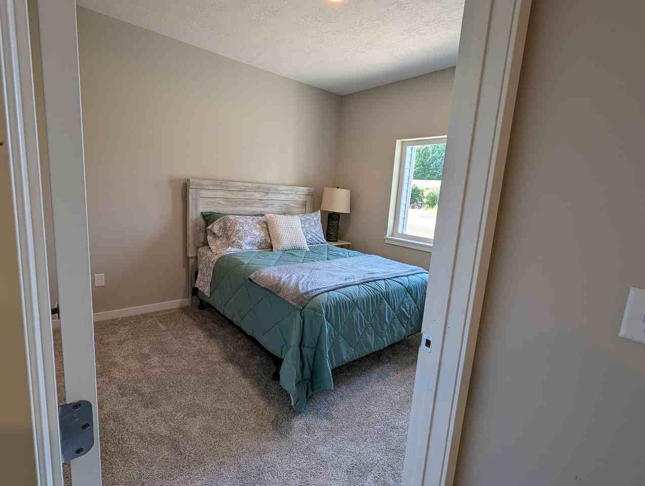 The Banks Apartments - Photo 3 of 11