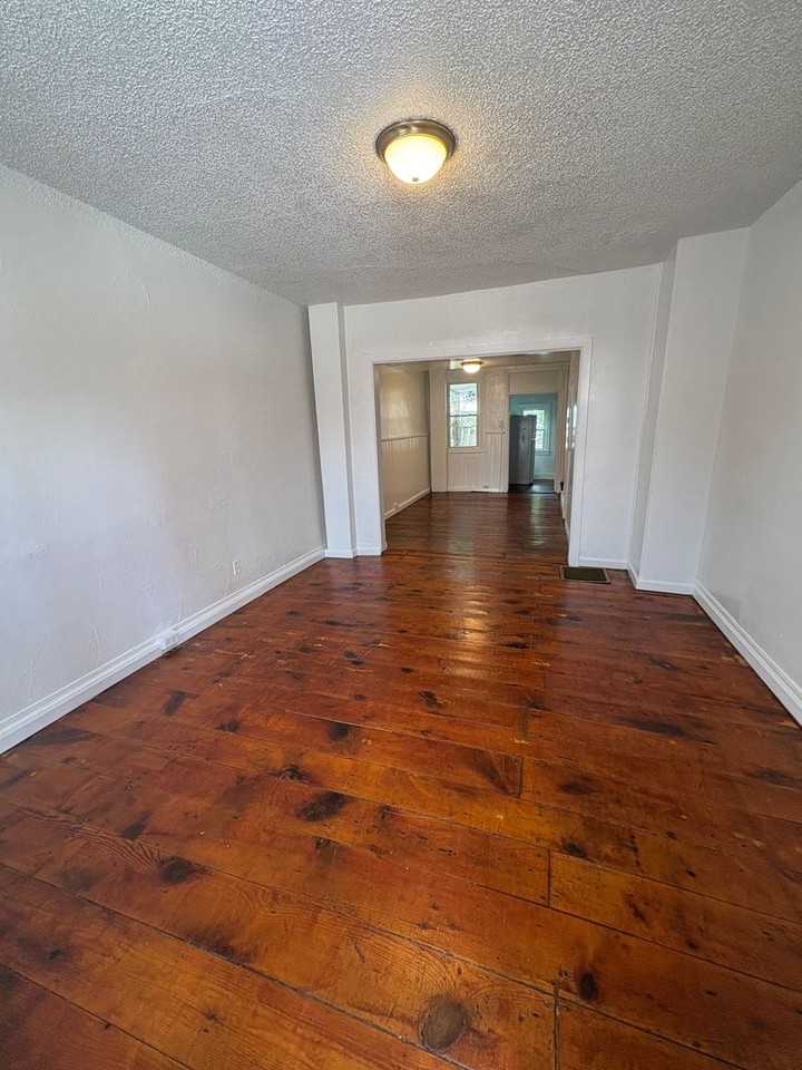 239 S Queen St - Photo 2 of 12