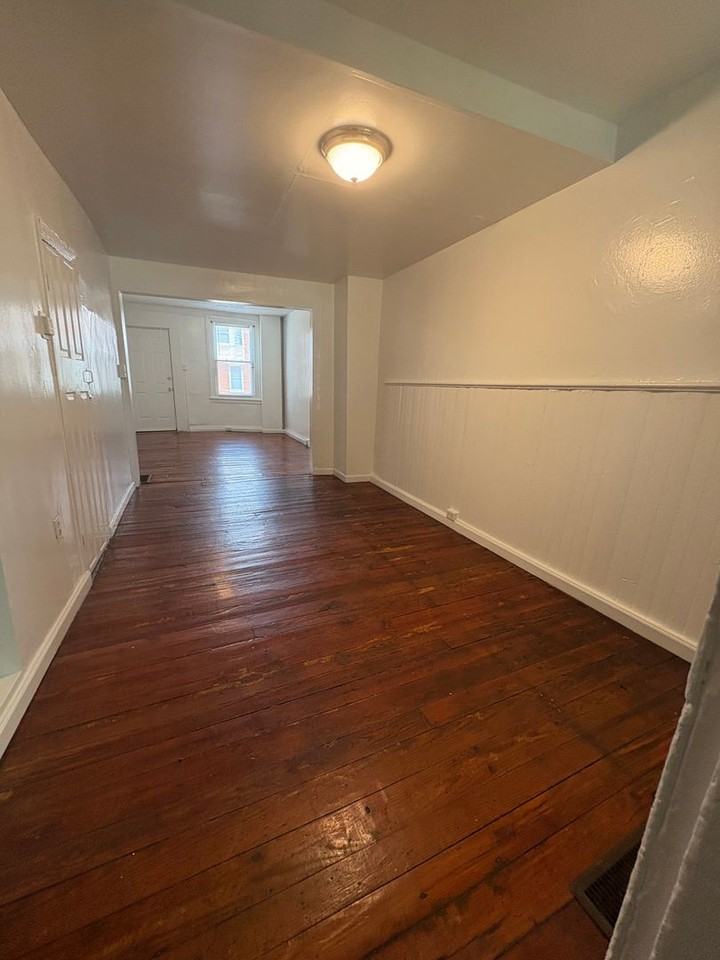 239 S Queen St - Photo 3 of 12