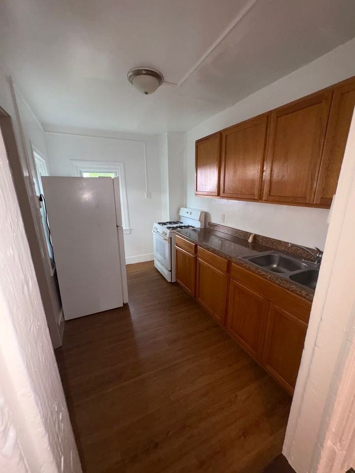 239 S Queen St - Photo 4 of 12