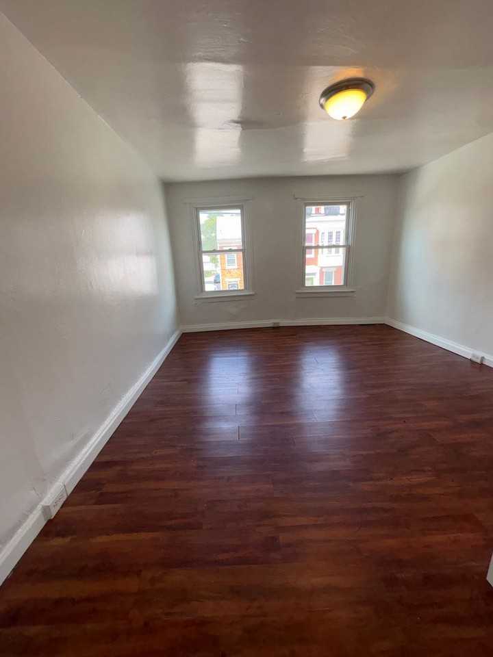 239 S Queen St - Photo 6 of 12