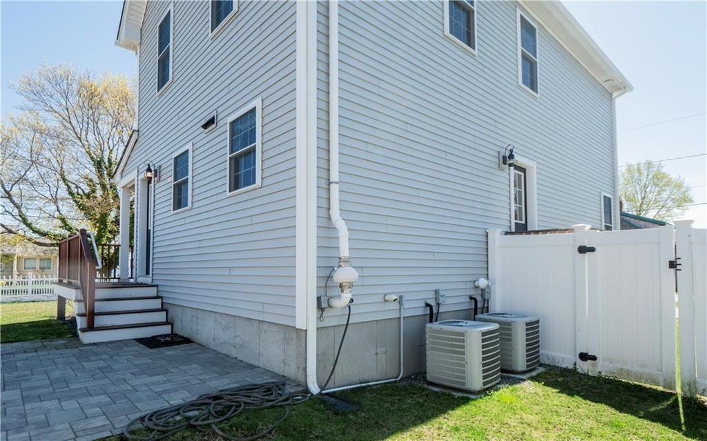 94 Narragansett St - Photo 6 of 50