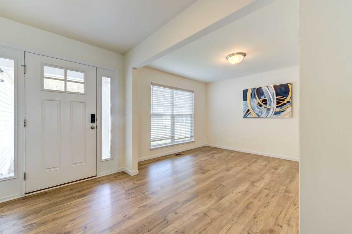 732 Fox Creek Dr - Photo 2 of 27