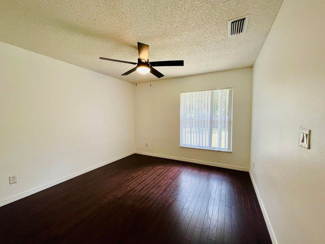 670 Elmont St Nw - Photo 4 of 10