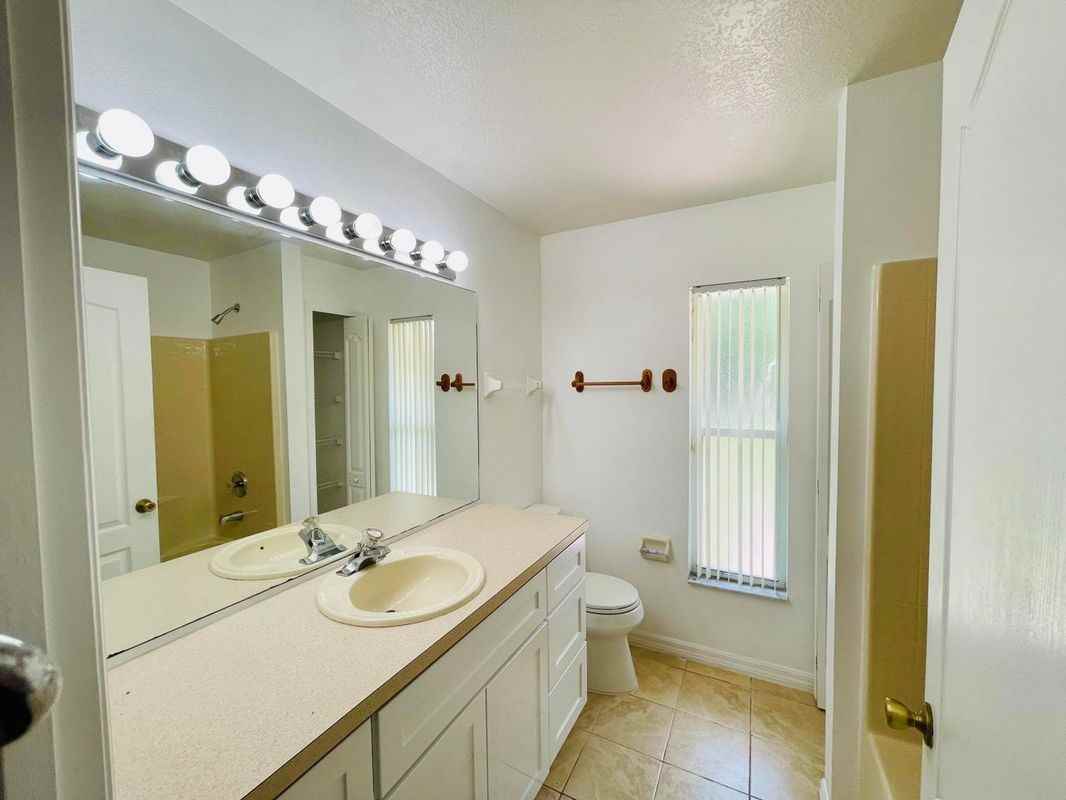 670 Elmont St Nw - Photo 7 of 10