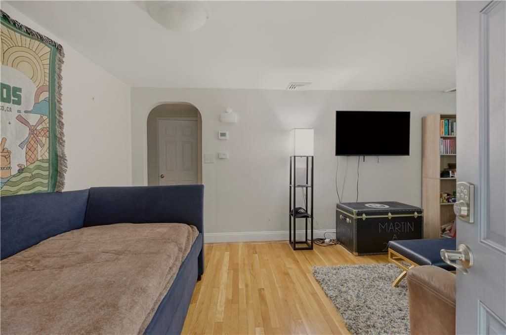 117 Camp Ave - Photo 4 of 29
