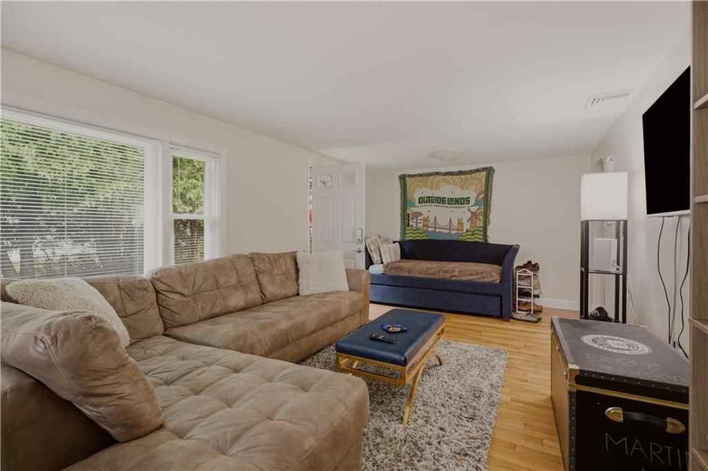 117 Camp Ave - Photo 5 of 29