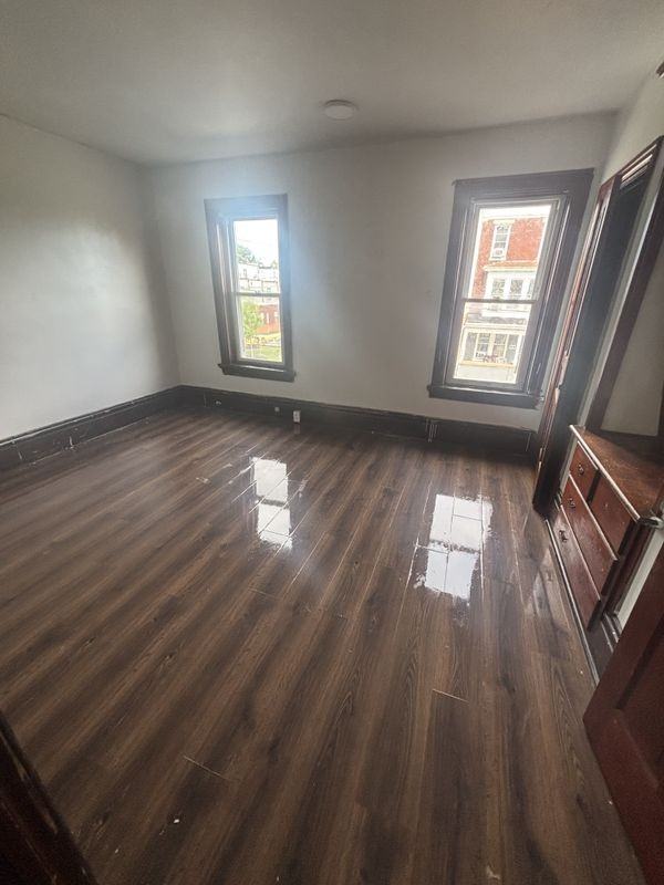 615 Emerald St - Photo 2 of 6