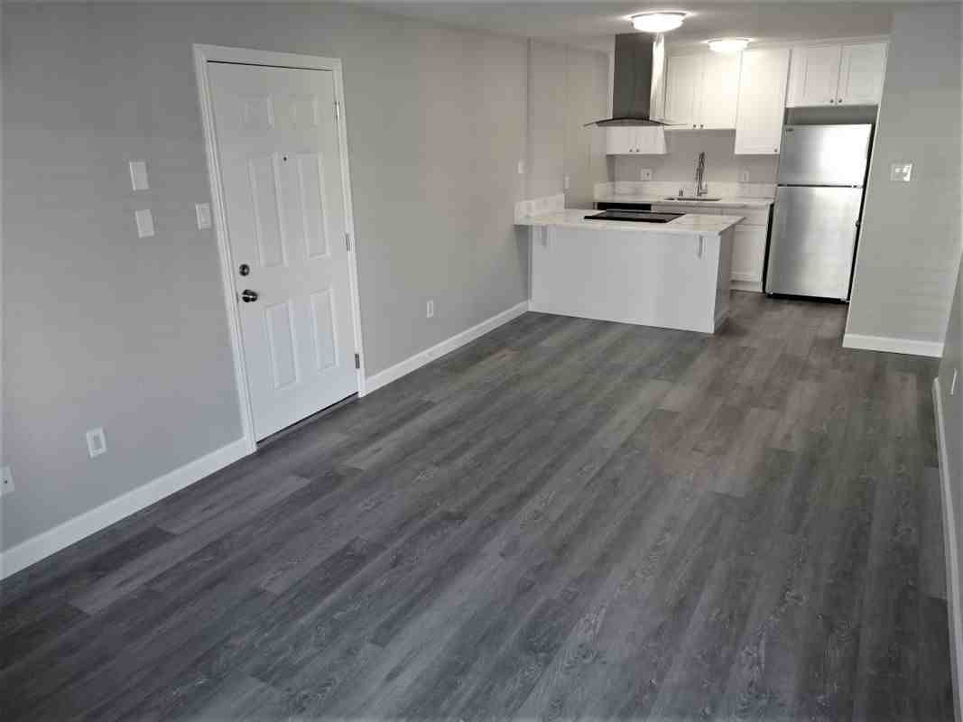 2304 G St - Photo 2 of 10