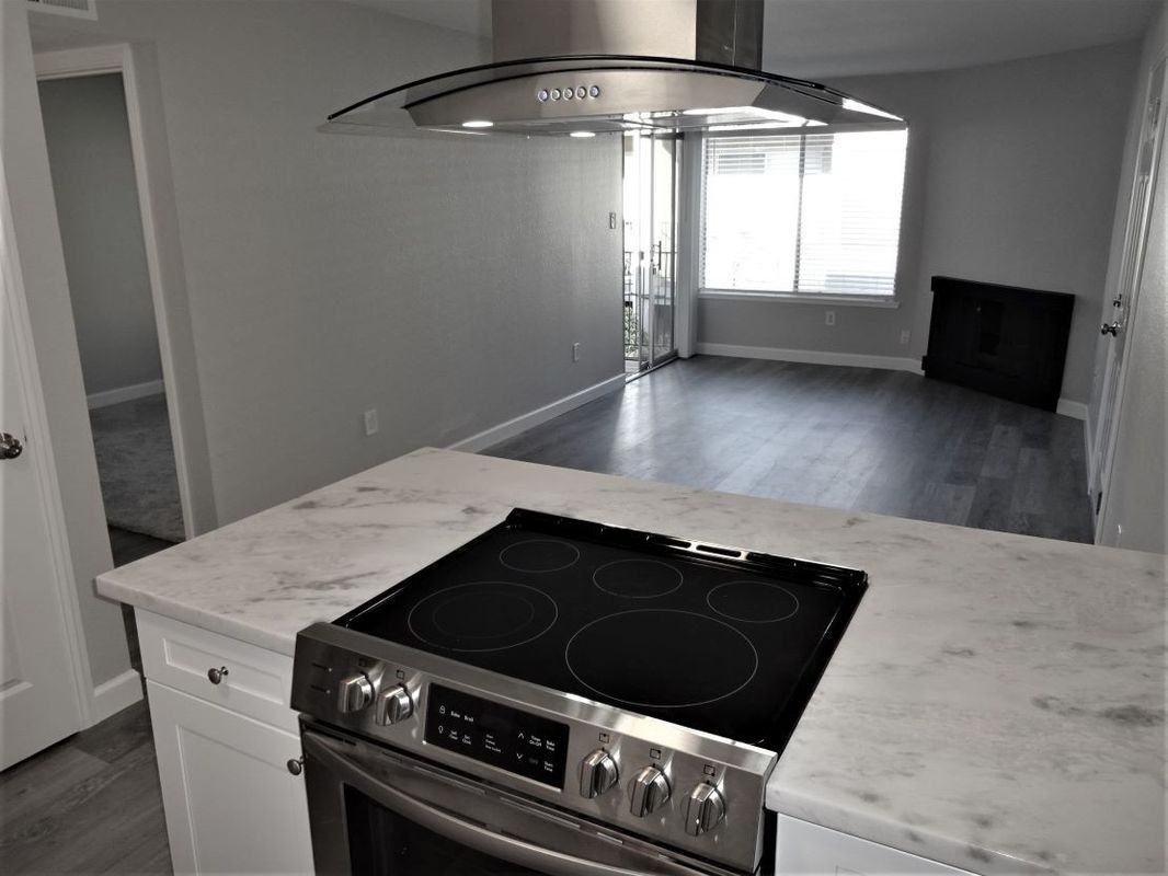 2304 G St - Photo 3 of 10
