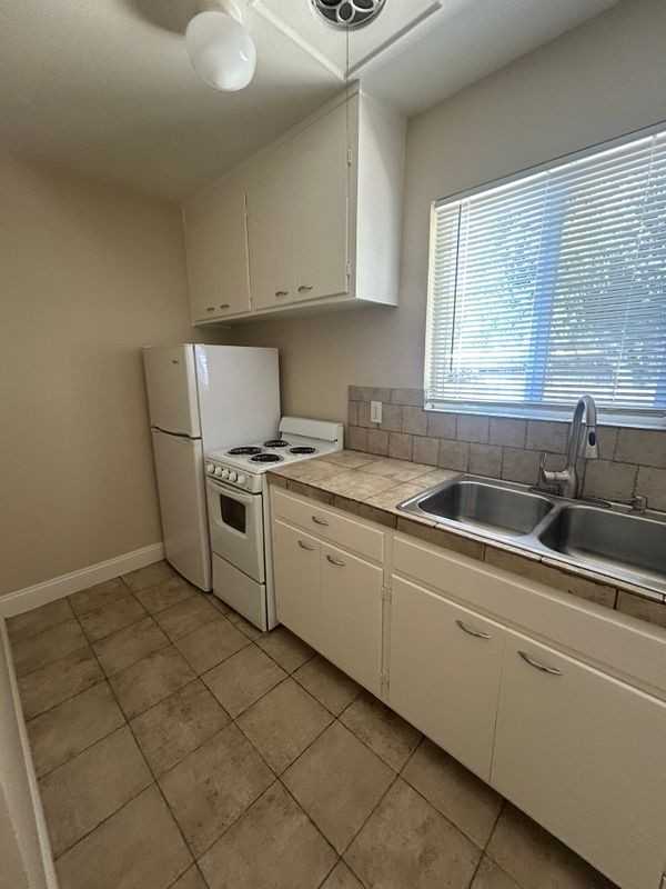 2020 Linden St - Photo 2 of 11