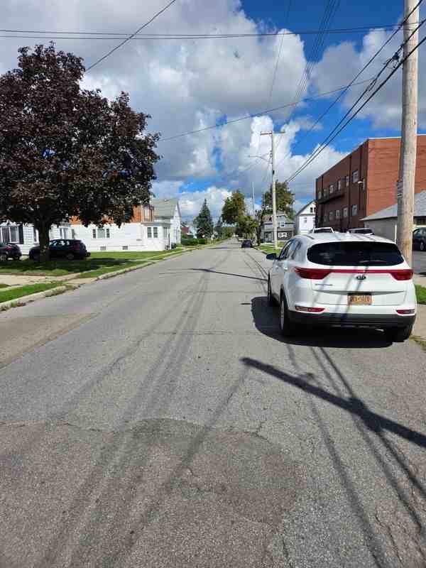 130 Crocker St - Photo 2 of 7
