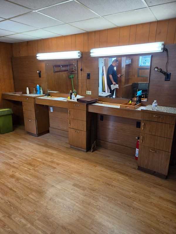 130 Crocker St - Photo 6 of 7