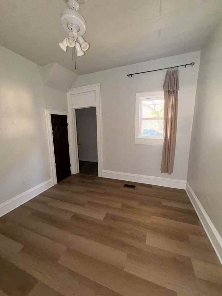 401 E 10th St - Photo 6 of 26