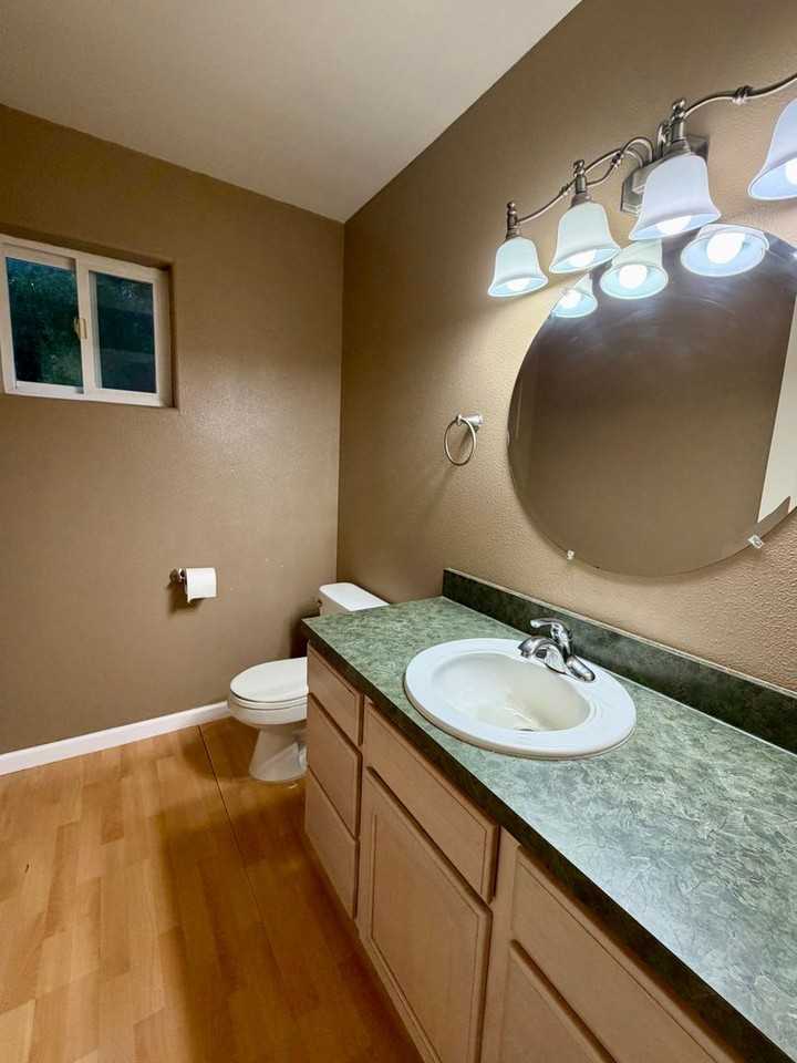 37035 Stanford St - Photo 7 of 24
