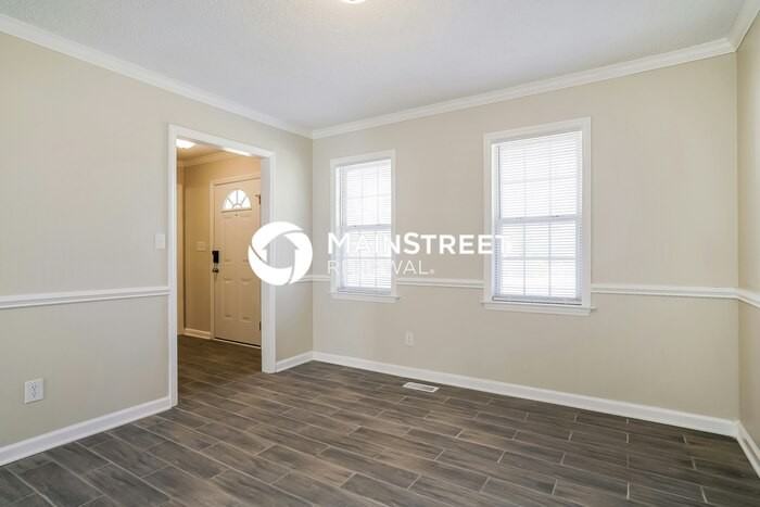 321 Hocutt Dr - Photo 4 of 17