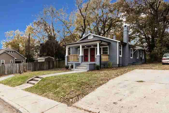 1613 Parson St #A - Photo 2 of 31