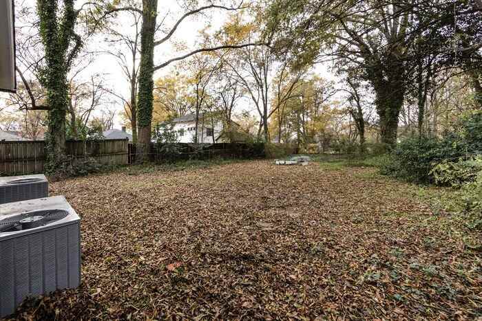 1613 Parson St #A - Photo 4 of 31
