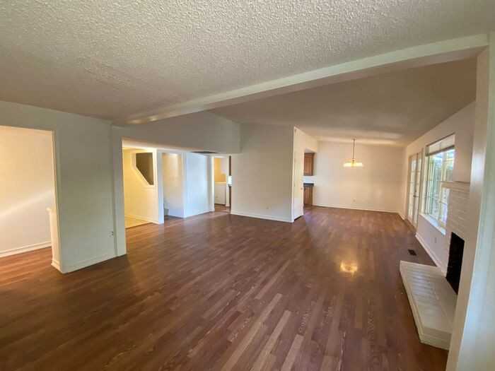 843 Glen Martin Dr - Photo 4 of 33