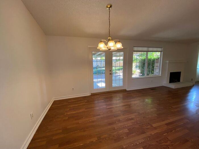 843 Glen Martin Dr - Photo 5 of 33