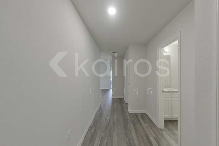 1249 Cathedall Ave - Photo 2 of 17
