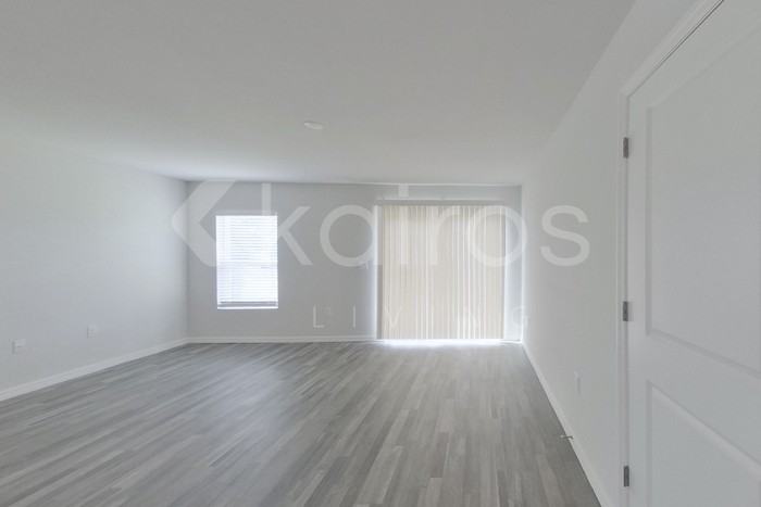 1249 Cathedall Ave - Photo 4 of 17