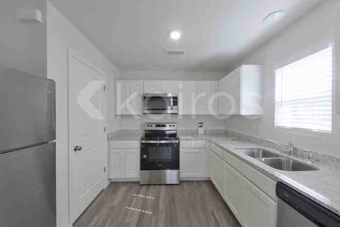1249 Cathedall Ave - Photo 6 of 17