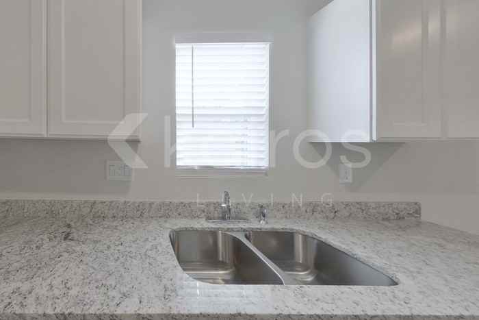 1249 Cathedall Ave - Photo 7 of 17