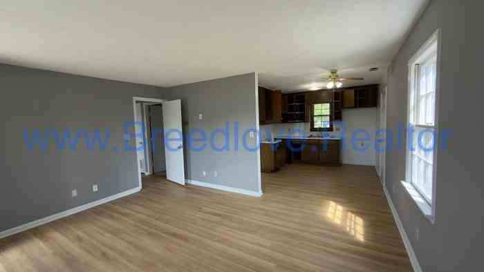 103 E Center St - Photo 3 of 11