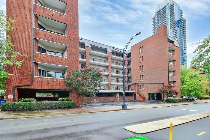 224 N Poplar St #20 - Photo 4 of 31