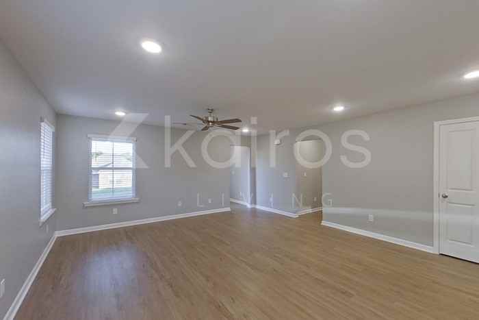 105 Denise Dr - Photo 4 of 21