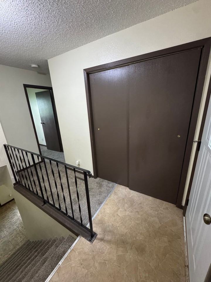 703 Westridge Rd - Photo 2 of 10