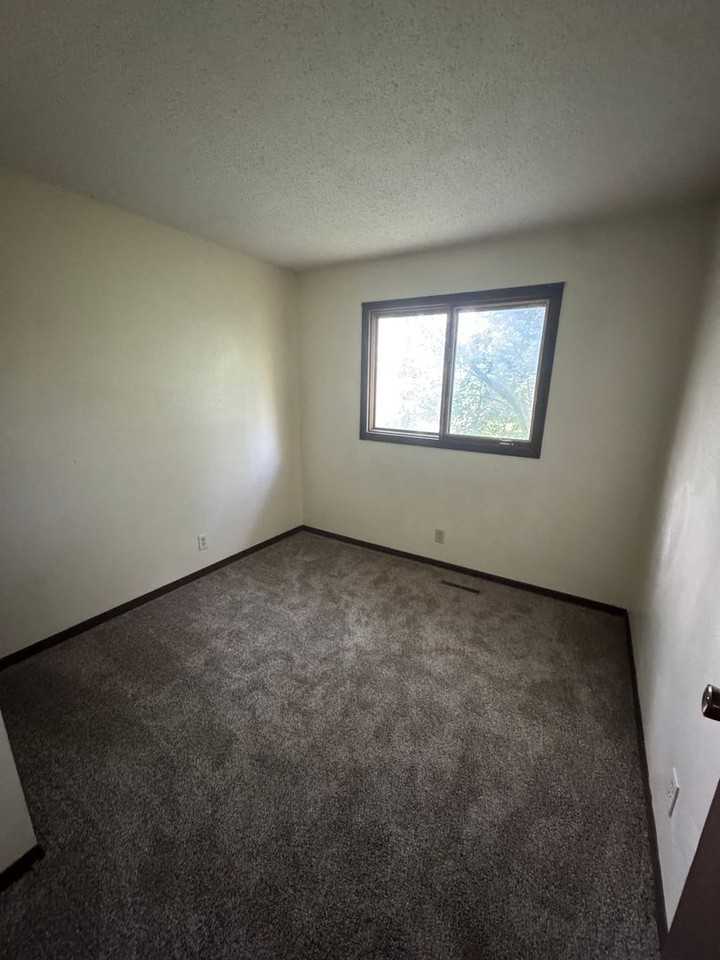 703 Westridge Rd - Photo 3 of 10