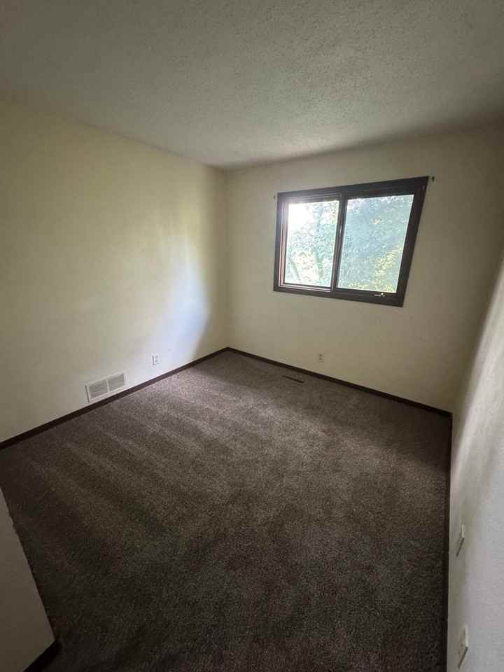 703 Westridge Rd - Photo 4 of 10