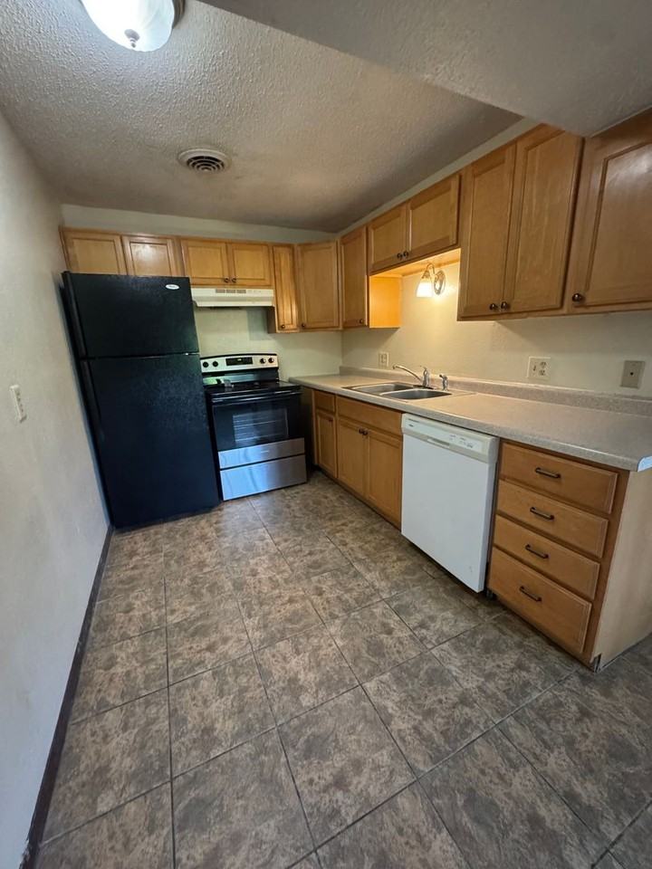 703 Westridge Rd - Photo 5 of 10
