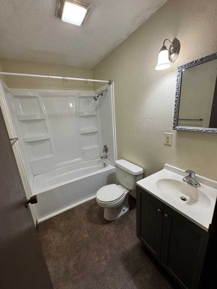 703 Westridge Rd - Photo 6 of 10