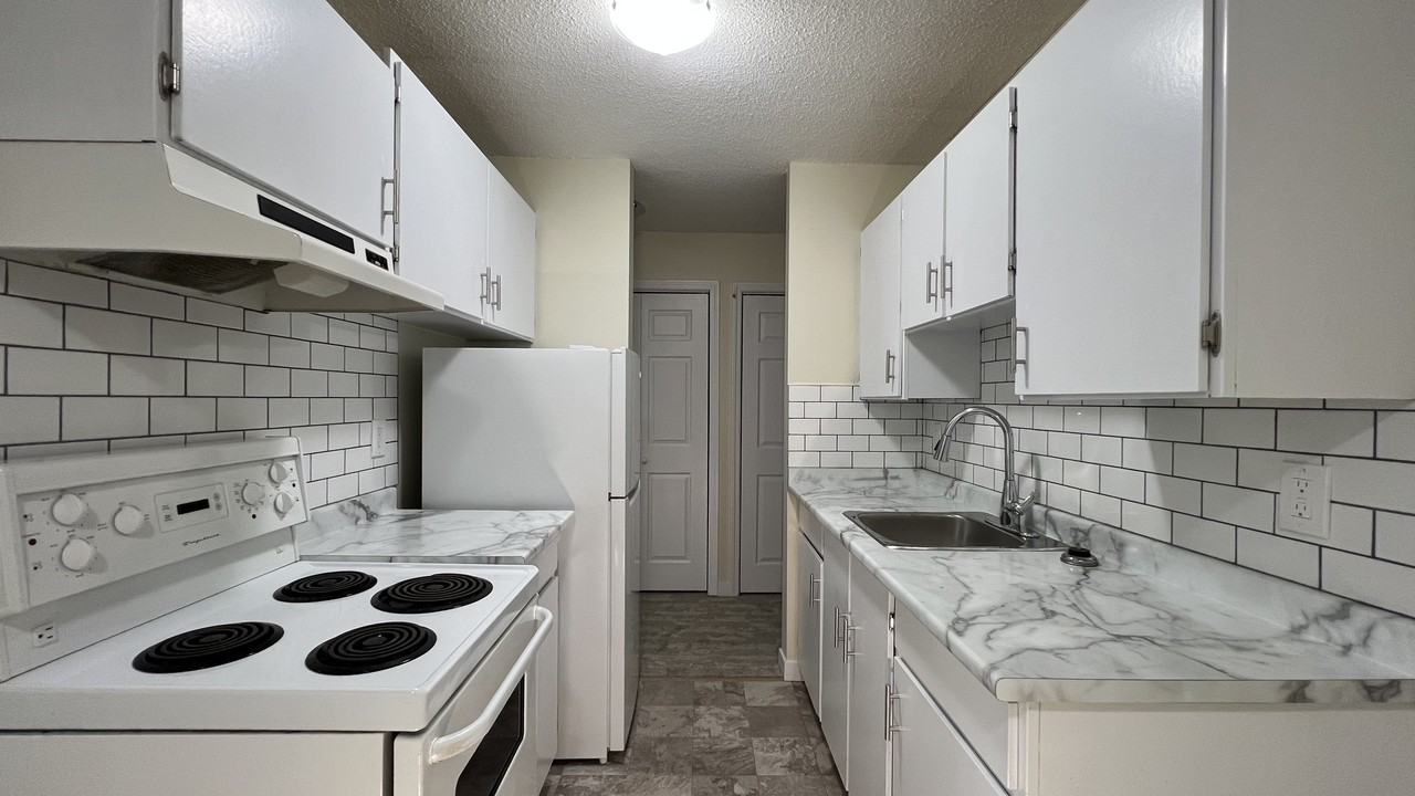 4895 55B Street - Photo 5 of 10