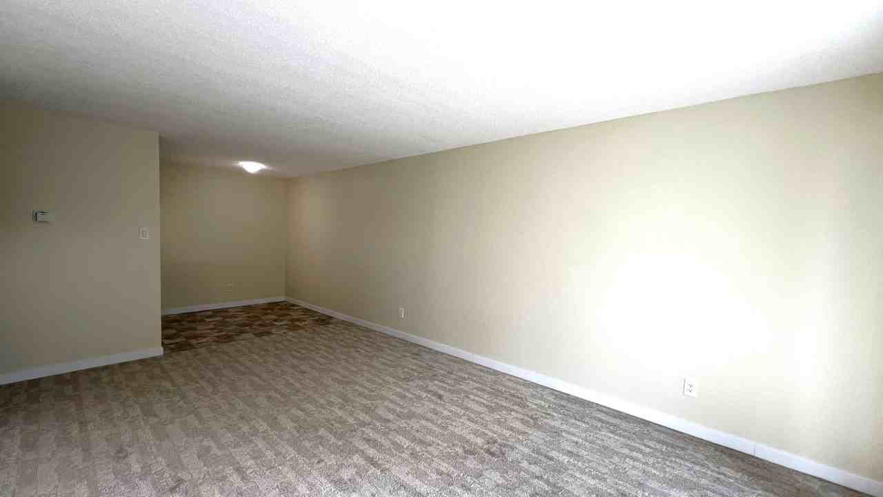 4895 55B Street - Photo 4 of 10