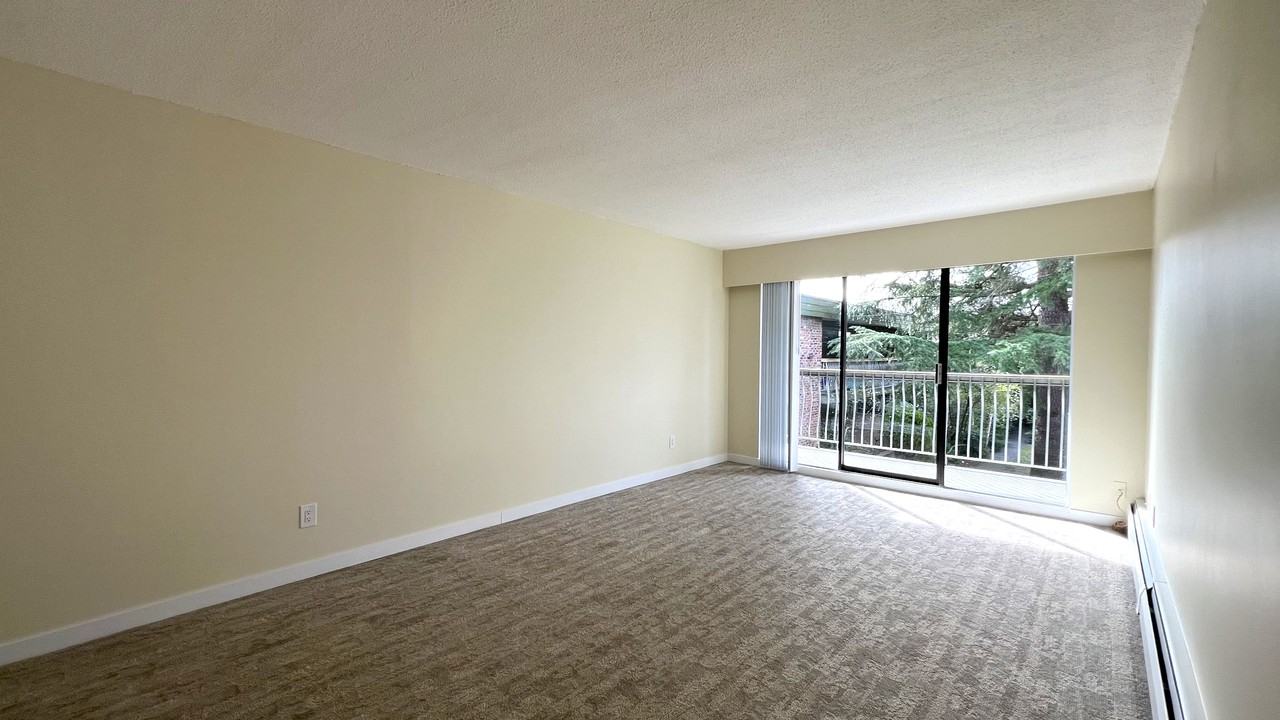 4895 55B Street - Photo 3 of 10