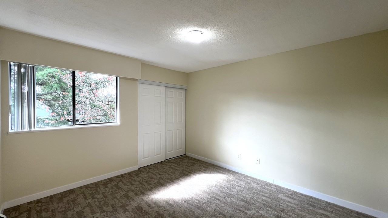 4895 55B Street - Photo 7 of 10