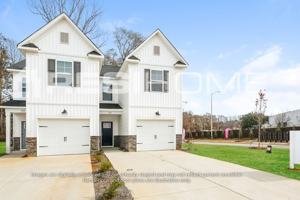 featured image of 453 Country Club Ln