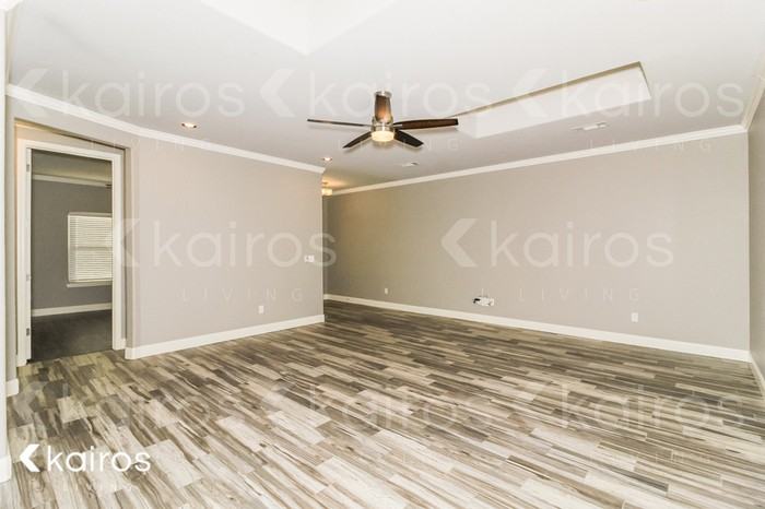7305 Mosley St - Photo 4 of 17
