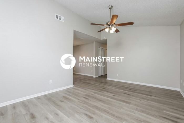 5819 W Amelia St - Photo 2 of 16
