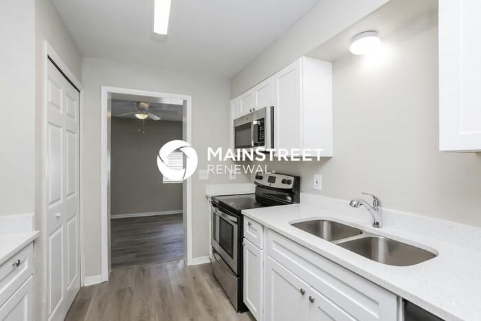 5819 W Amelia St - Photo 5 of 16