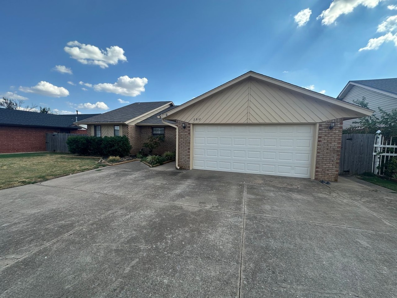 2312 Shadowlake Dr - Photo 2 of 50