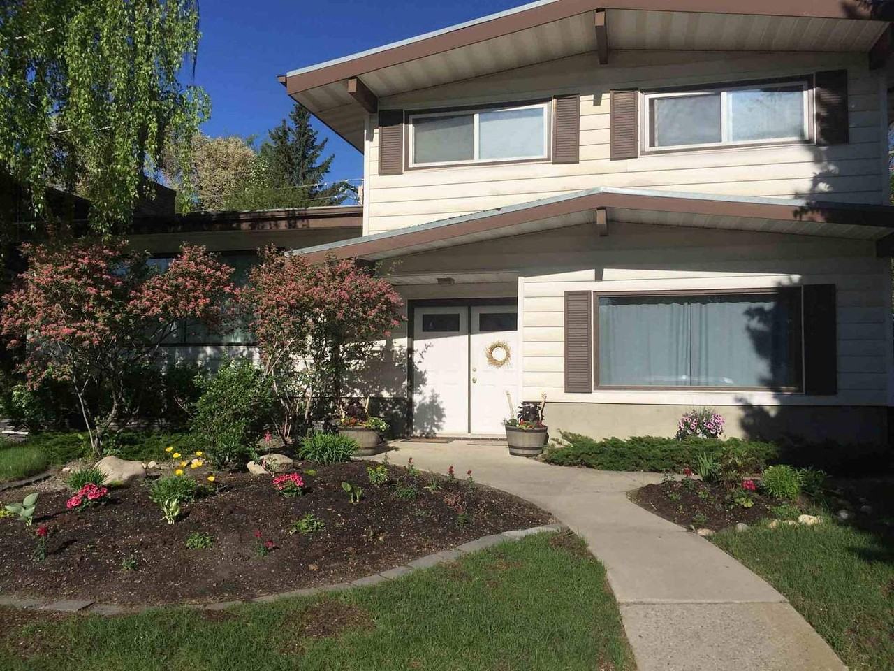 7303 Keewatin St Sw - Photo 2 of 50