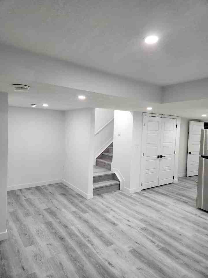 6610 64 Ave - Photo 6 of 17