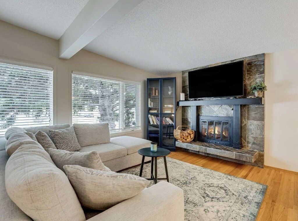 4203 Vauxhall Cres Nw - Photo 5 of 16
